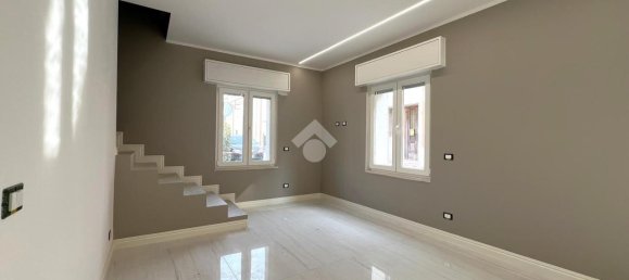 Дом с 5 комнатами в Верона, Италия № 160812 5