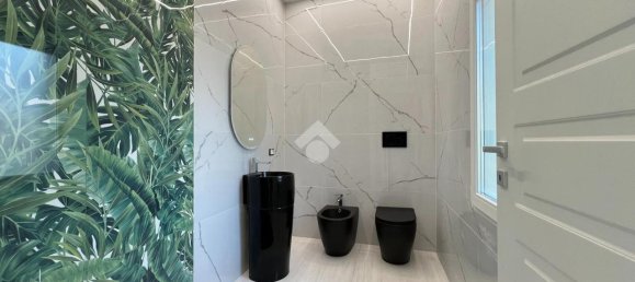 Дом с 5 комнатами в Верона, Италия № 160812 26