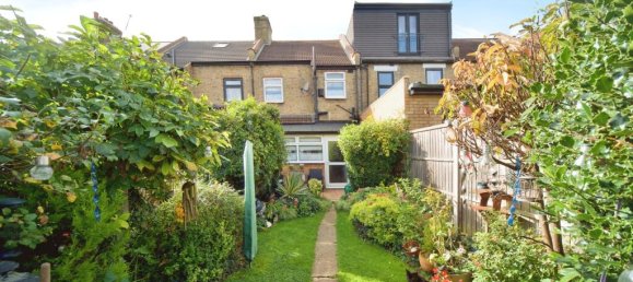 3 bedrooms House in East Ham, United Kingdom No. 11410 14