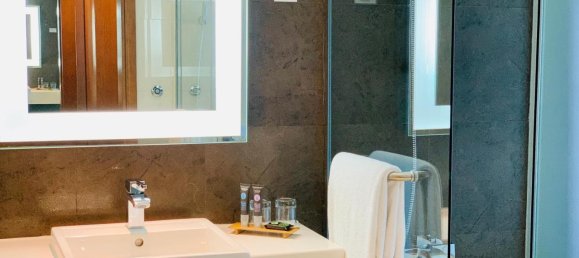 18580m² Building in Dubai, UAE No. 8972 5