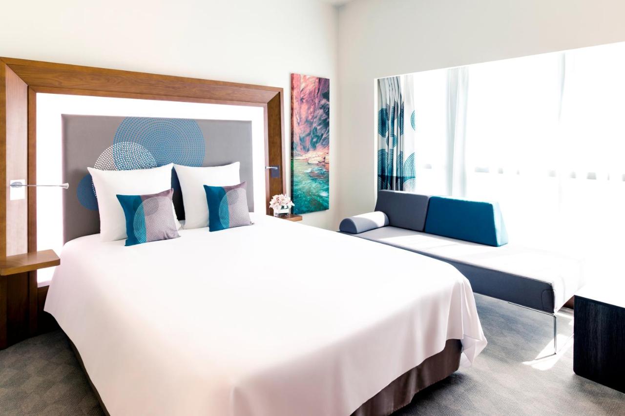 18580m² Building in Dubai, UAE No. 8972