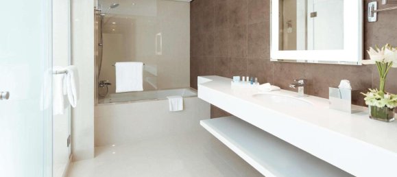 18580m² Building in Dubai, UAE No. 8972 6