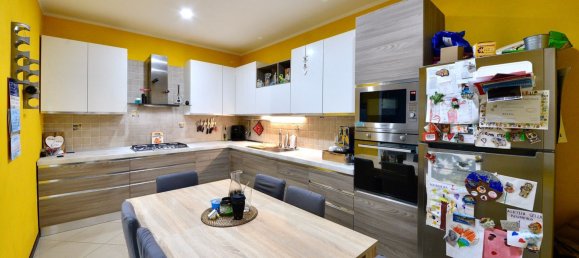 3 rooms Apartment in Cesano Maderno, Italy No. 153133 10