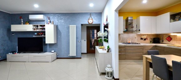 3 rooms Apartment in Cesano Maderno, Italy No. 153133 2