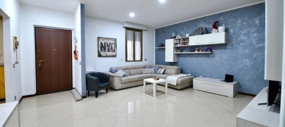 3 rooms Apartment in Cesano Maderno, Italy No. 153133 4