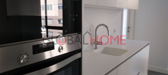 4 bedrooms Apartment in Porto, Portugal No. 78660 8