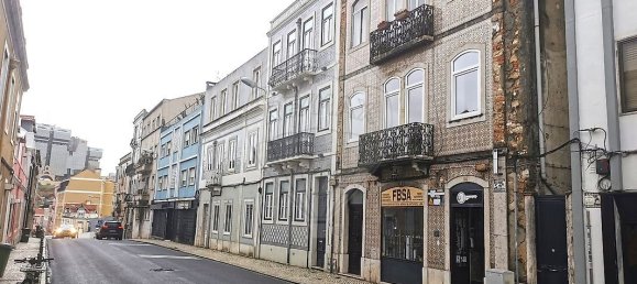 93m² Commercial property in Lisbon, Portugal No. 69257 4