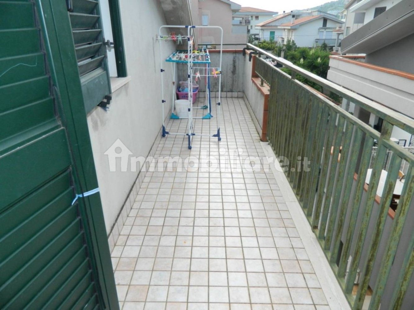 Квартира с 3 спальнями в Пинето, Италия № 98376