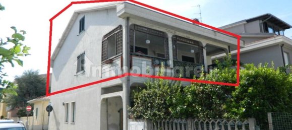 Квартира с 3 спальнями в Пинето, Италия № 98376 3