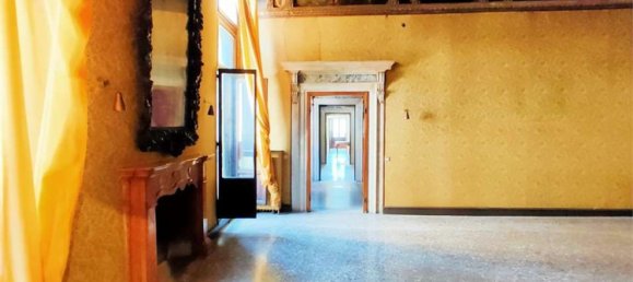 Здание 890м² в Венеция, Италия № 22617 2