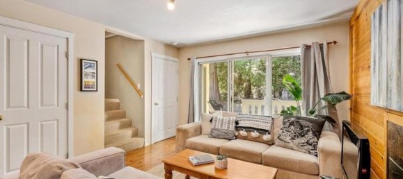 3 bedrooms House in British Columbia, Canada No. 1252 10