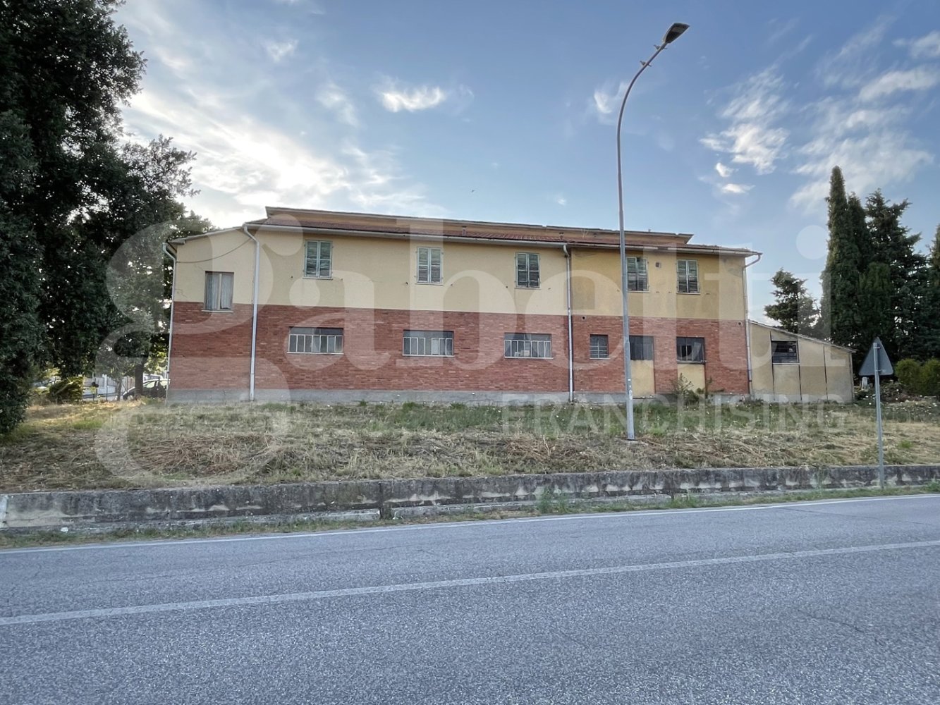 Edificio en Perugia, Italy 767 m² No. 257703