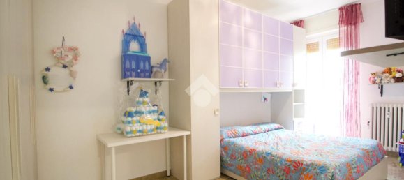 3 rooms Apartment in Reggio Emilia, Italy No. 7327 5