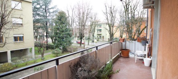 3 rooms Apartment in Reggio Emilia, Italy No. 7327 3