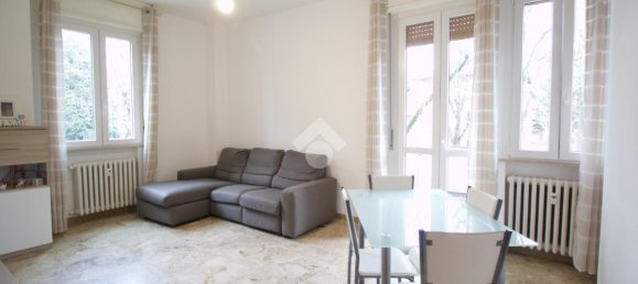 3 rooms Apartment in Reggio Emilia, Italy No. 7327 2