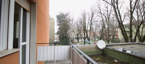 3 rooms Apartment in Reggio Emilia, Italy No. 7327 38