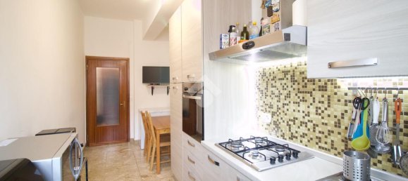 3 rooms Apartment in Reggio Emilia, Italy No. 7327 4