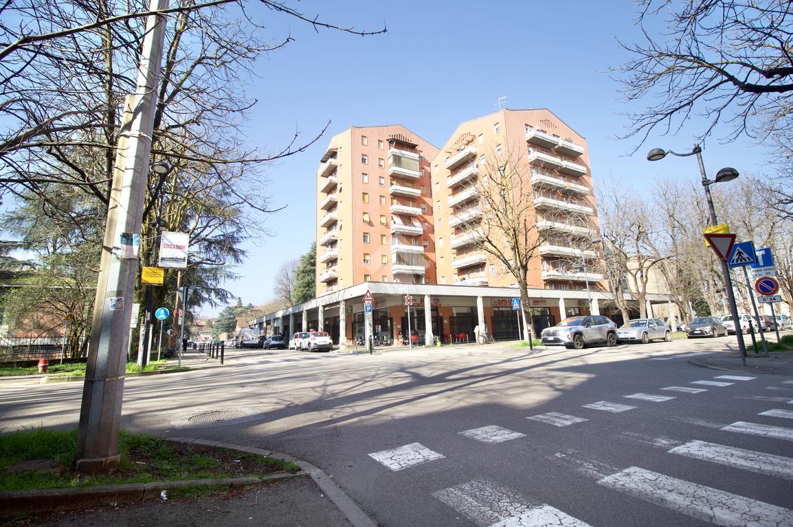 3 rooms Apartment in Reggio Emilia, Italy No. 7327