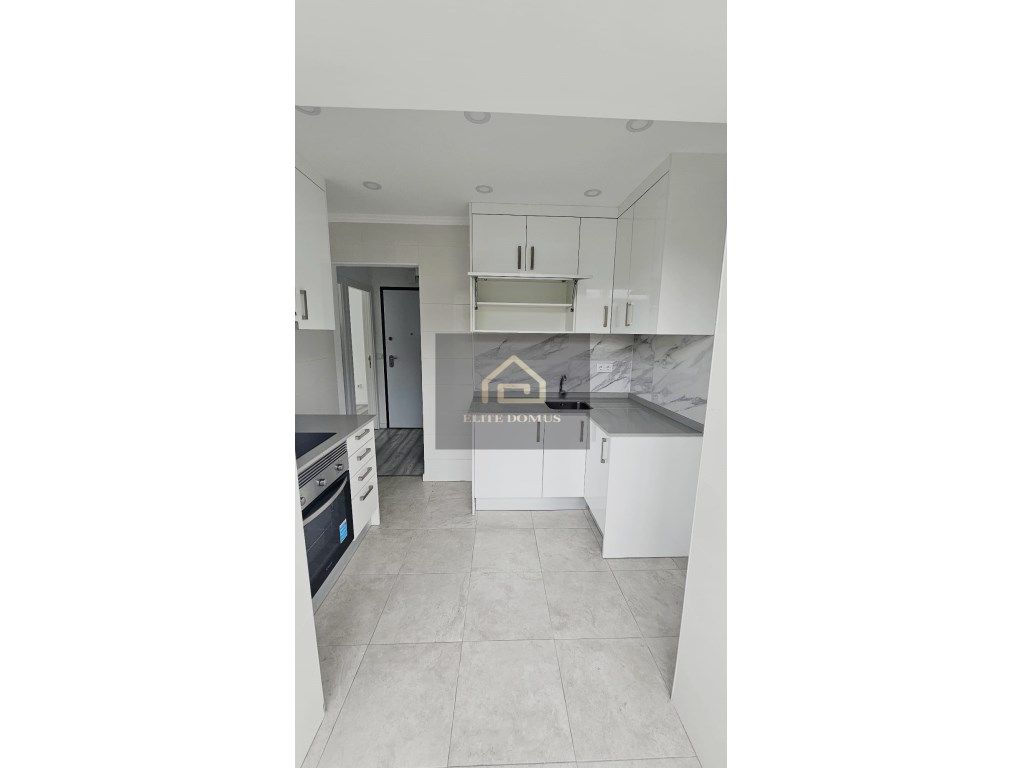 1 bedroom Apartment in Lisbon, Portugal No. 154007