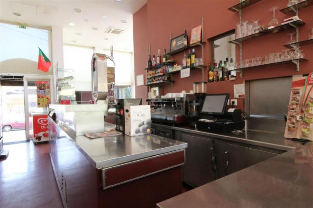 167m² Shop in Coimbra, Portugal No. 1952