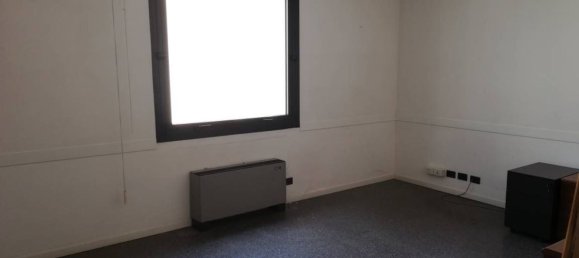 70m² Office in Poggibonsi, Italy No. 158726 3