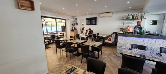 87m² Commercial property in La Trinite, France No. 190444 2