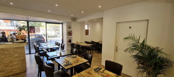 87m² Commercial property in La Trinite, France No. 190444 3