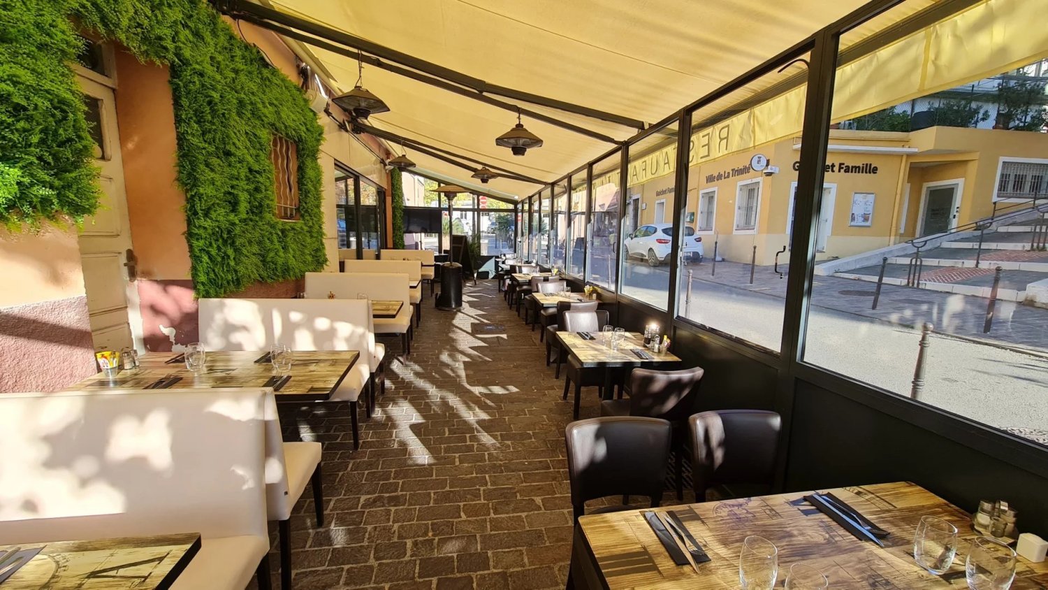 87m² Commercial property in La Trinite, France No. 190444