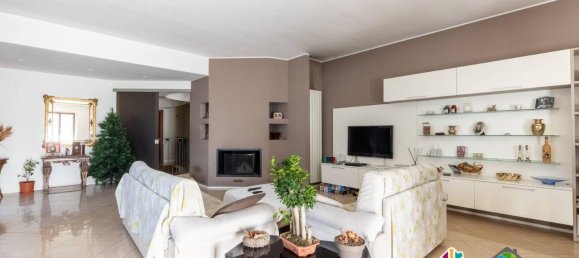 Villa de 5 habitaciónes en Carate Brianza, Italy No. 40878 5