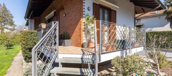 Villa de 5 habitaciónes en Carate Brianza, Italy No. 40878 2