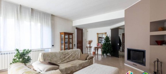 Villa de 5 habitaciónes en Carate Brianza, Italy No. 40878 3