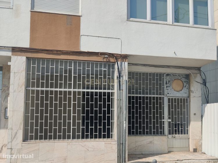 158m² Commercial property in Almada, Portugal No. 231572