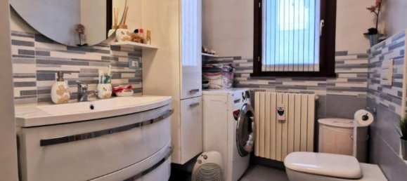 3غرفة شقة في Castelnuovo Rangone, Italy رقم 3114 30