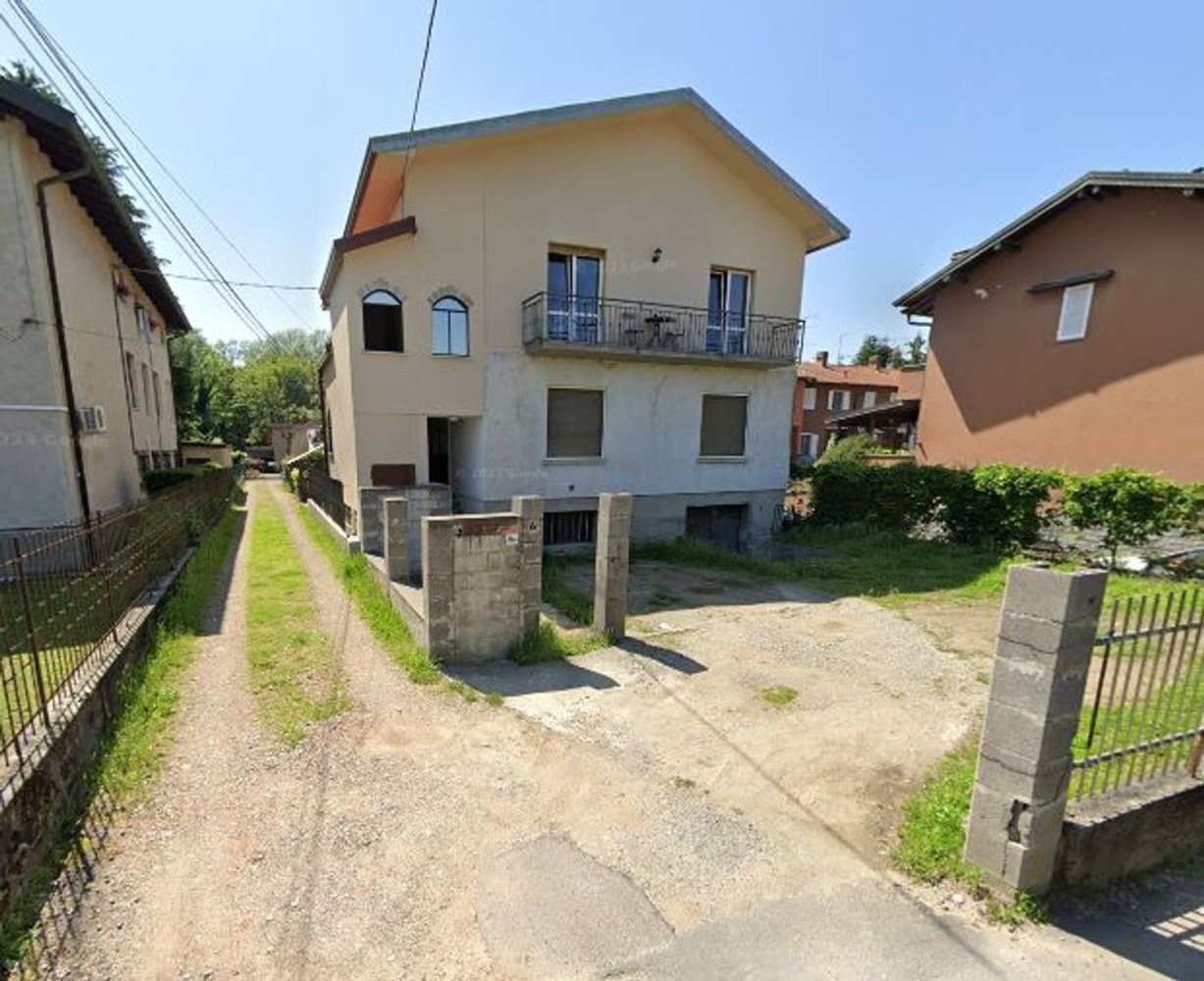 3 rooms Apartment in Biandronno, Italy No. 3175