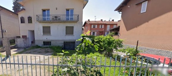3 rooms Apartment in Biandronno, Italy No. 3175 2