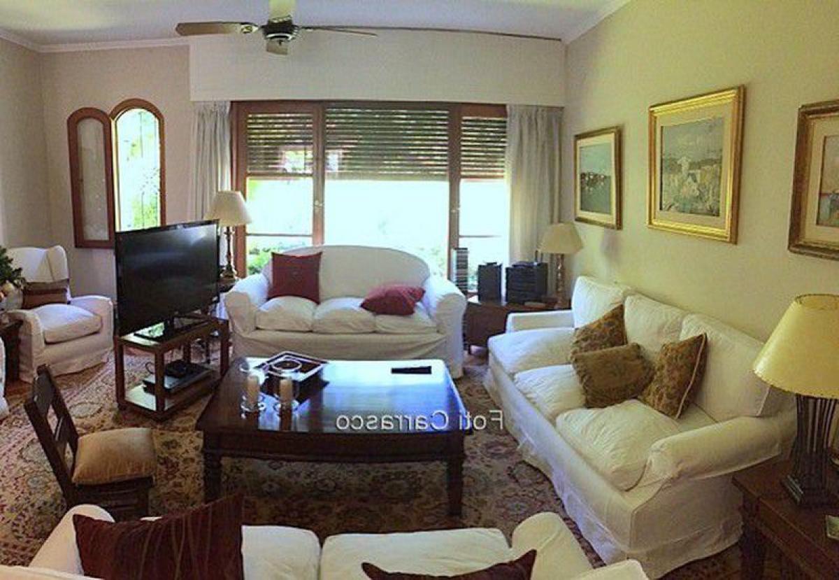 3 bedrooms House in Montevideo, Uruguay No. 4606