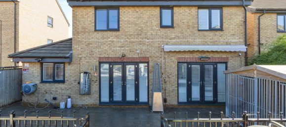 4 bedrooms House in Rotherham, United Kingdom No. 2703 3