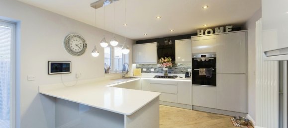 4 bedrooms House in Rotherham, United Kingdom No. 2703 7