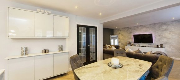 4 bedrooms House in Rotherham, United Kingdom No. 2703 8