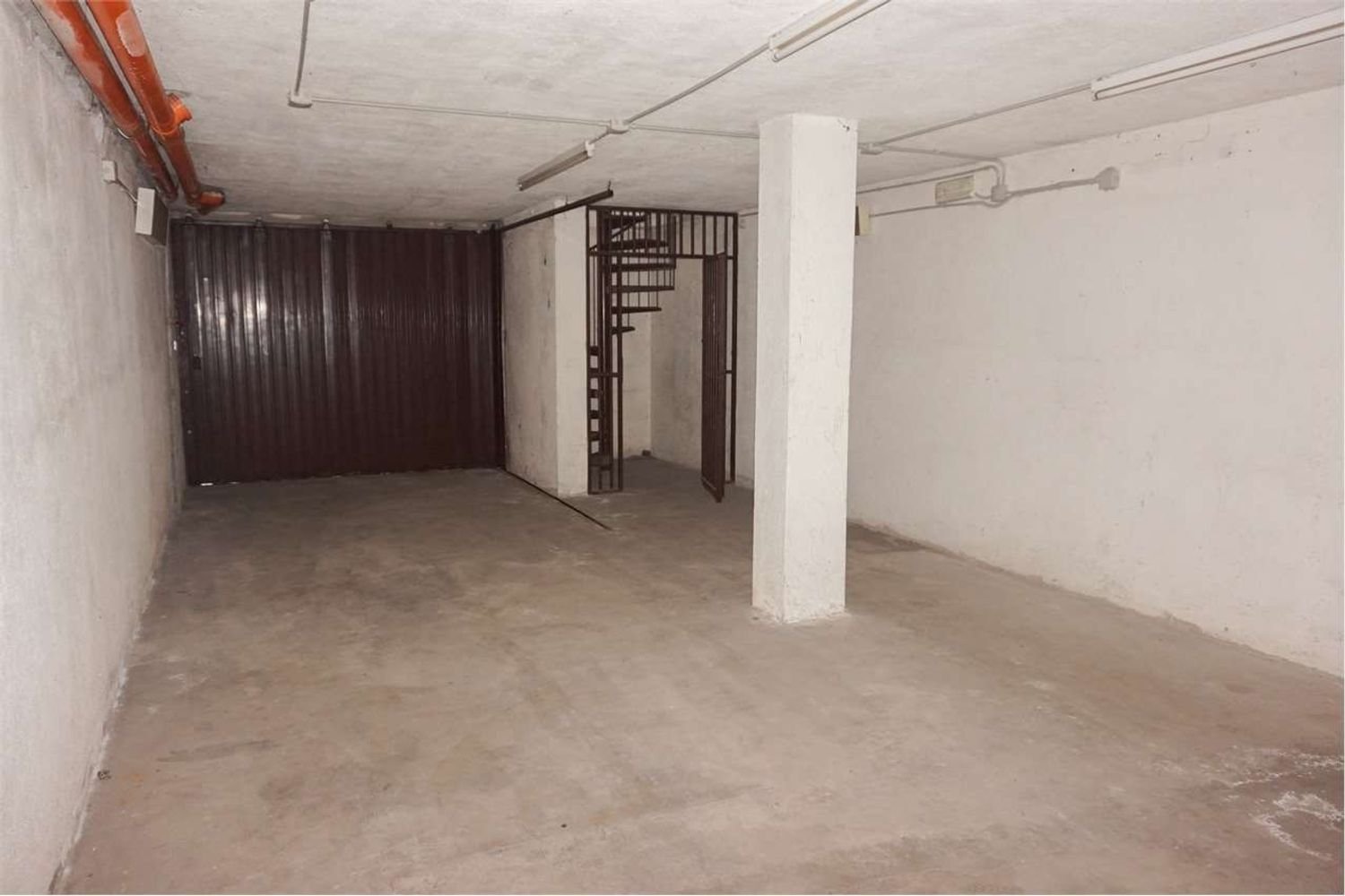 35m² Garage in Cislago, Italy No. 336420