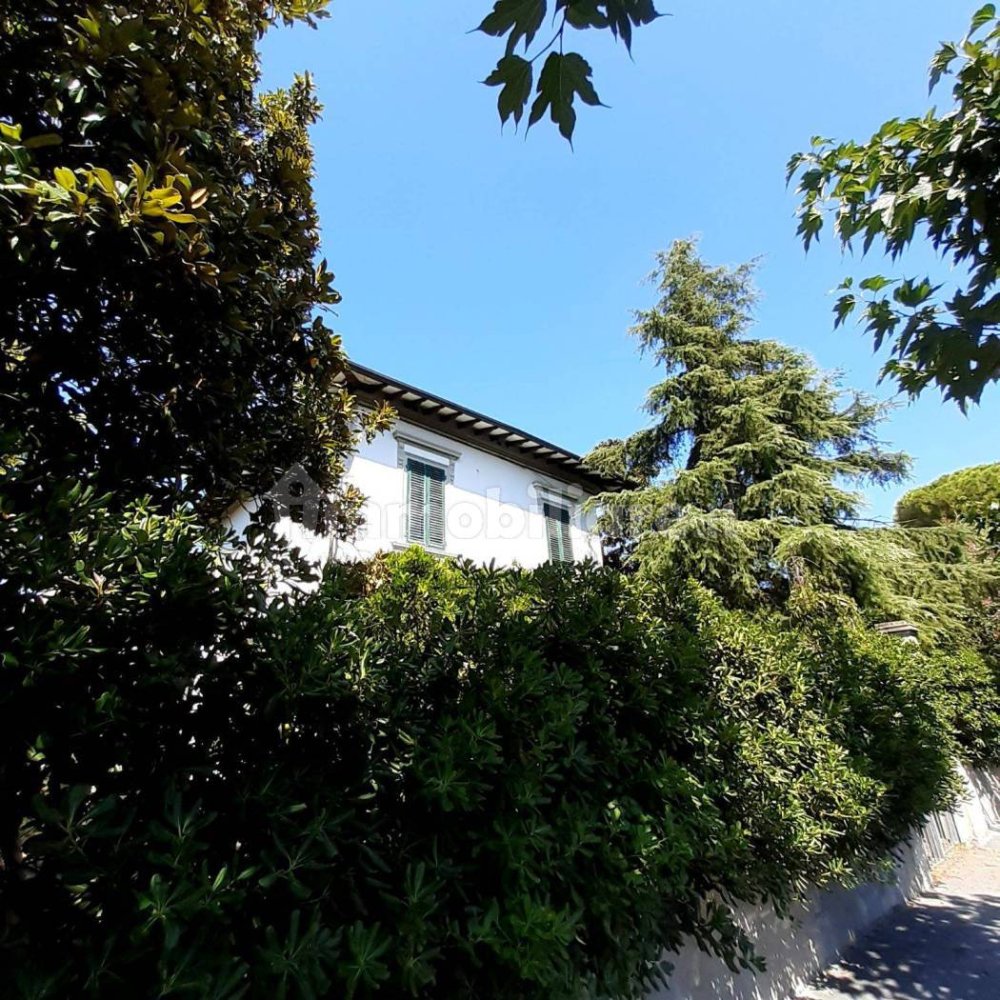 3 bedrooms Villa in Pisa, Italy No. 303848