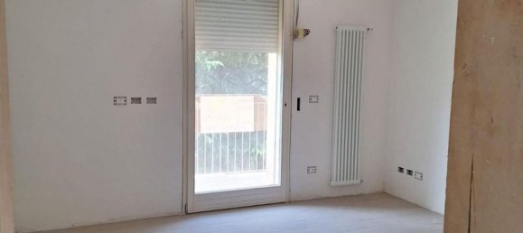4 bedrooms Apartment in Imola, Italy No. 371481 7