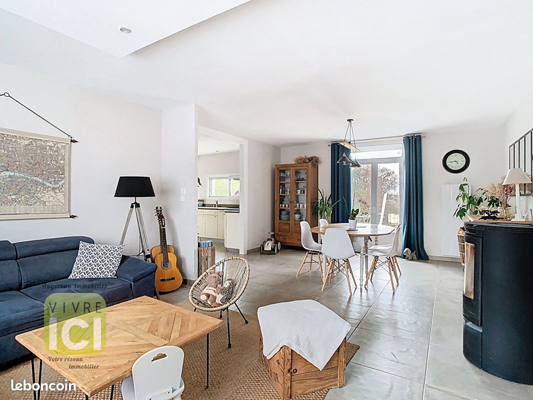 3 bedrooms House in Cholet, France No. 103153