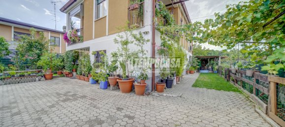 4 rooms Villa in Cairate, Italy No. 298149 29