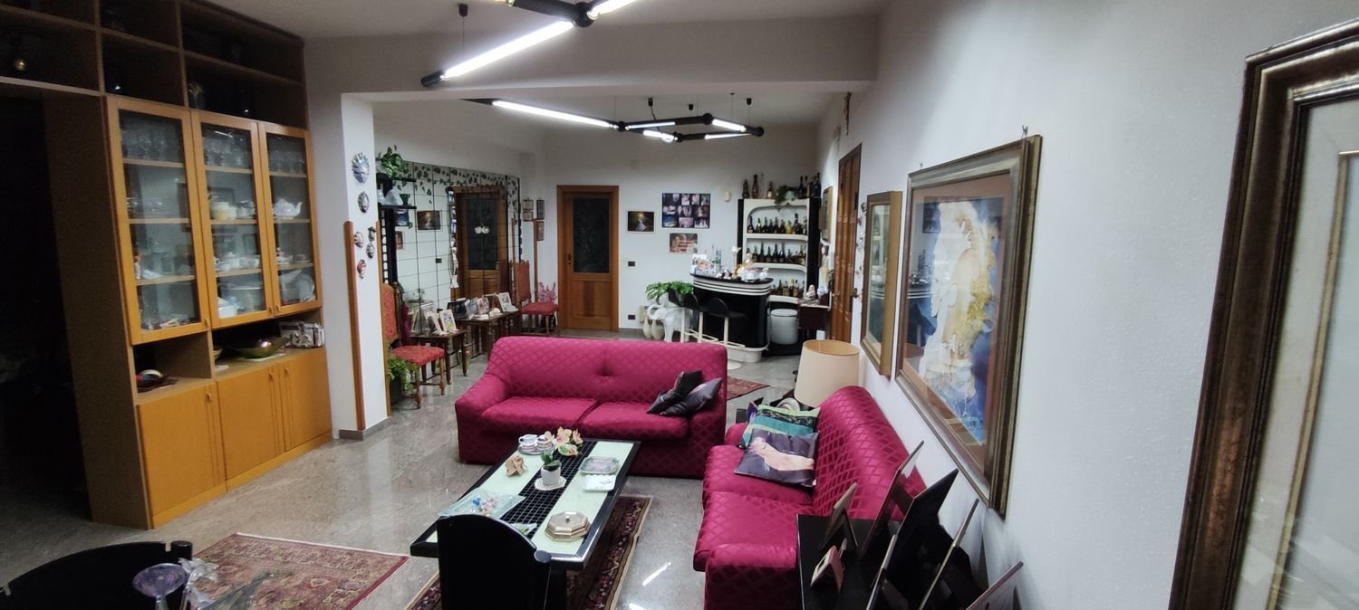8 chambres Appartement à Reggio Calabria, Italy No. 323813