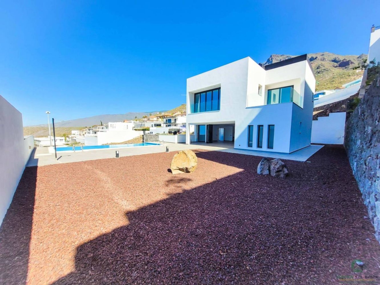 4 bedrooms Villa in Adeje, Spain No. 92729
