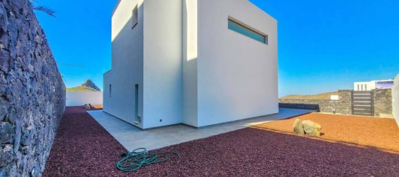 4 bedrooms Villa in Adeje, Spain No. 92729 3