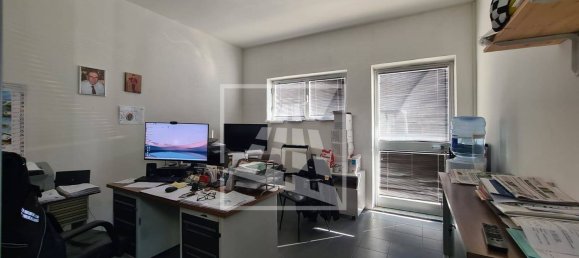 290m² Warehouse in Quattro Castella, Italy No. 313043 9