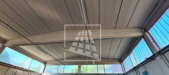 290m² Warehouse in Quattro Castella, Italy No. 313043 6