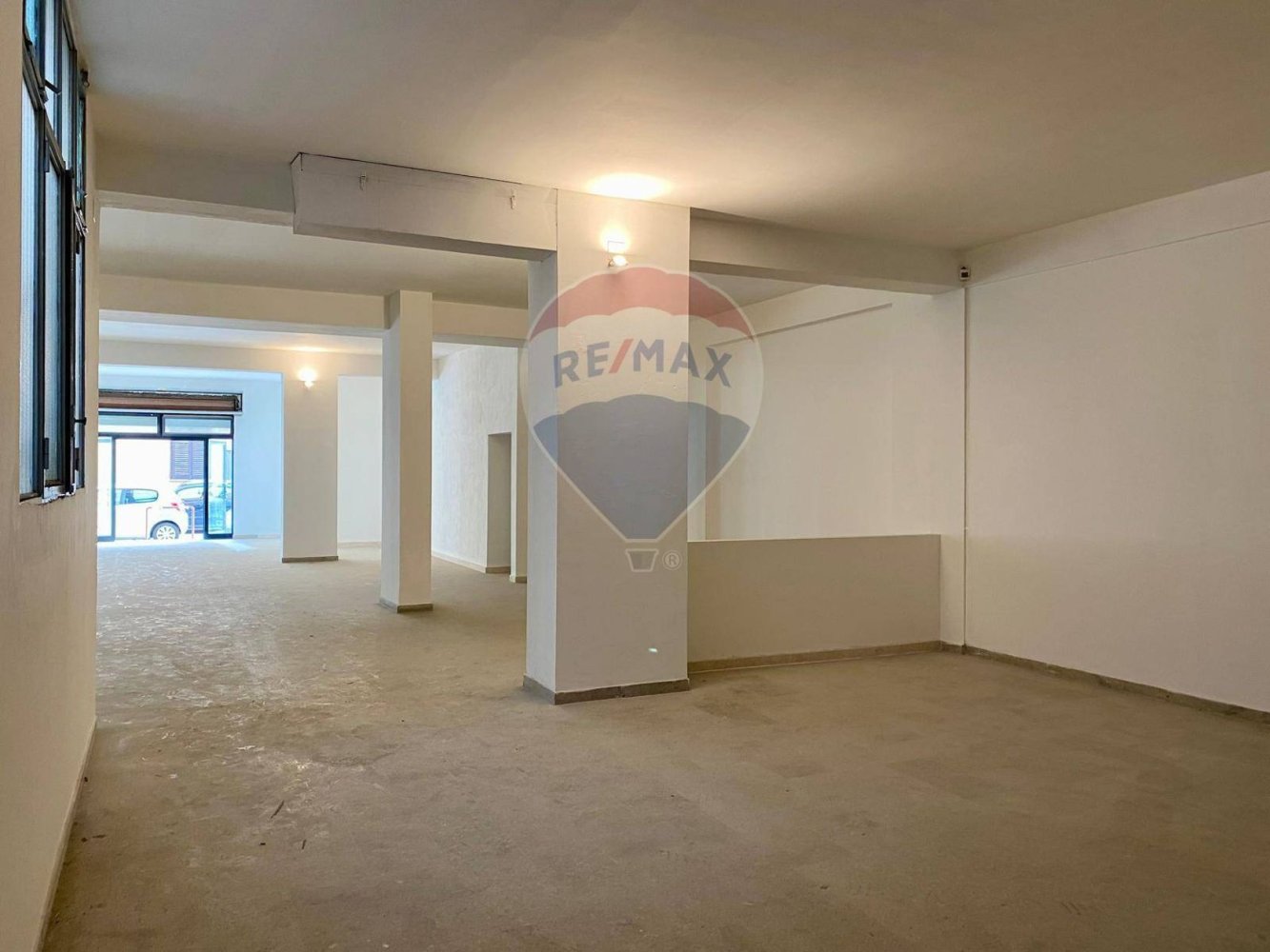 1 room Commercial property in Palermo, Italy No. 48347